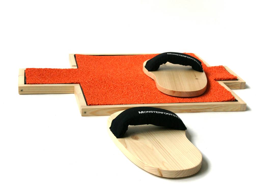 Bild einer Sandale auf einem Stempelkissen.